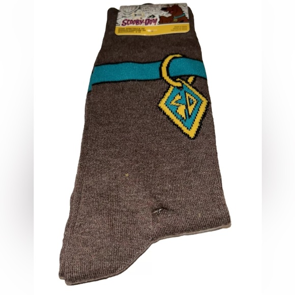 Scooby Doo Crew Socks 2 Pair Men 6-12 Brown Off-White w Collar Logo Mystery NEW! - Picture 11 of 12